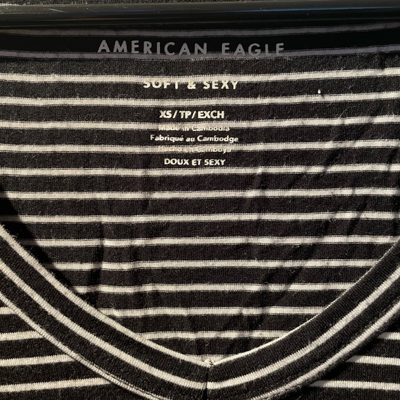 American Eagle Black and White striped V neck Tee - Picture 5 of 6